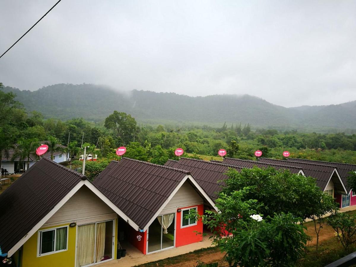 Baan Rai Pray Rung Kaeng Krachan Ban Tha Ling Lom Exteriér fotografie