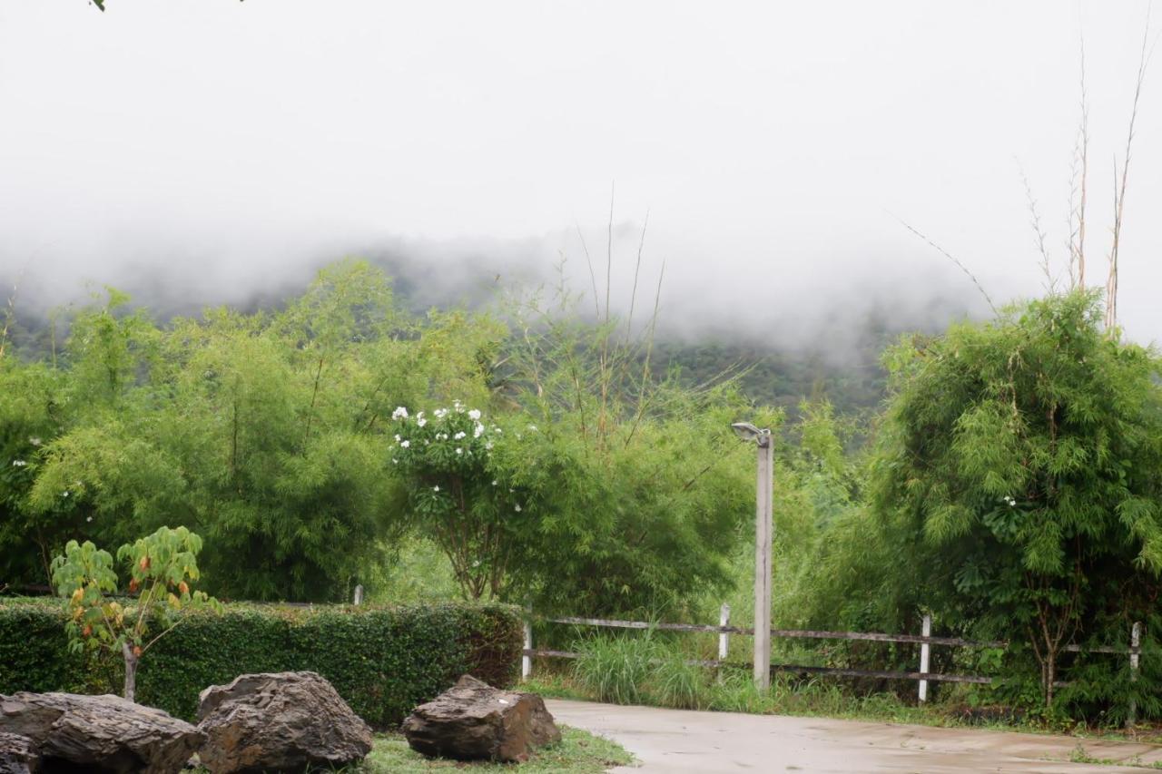 Baan Rai Pray Rung Kaeng Krachan Ban Tha Ling Lom Exteriér fotografie